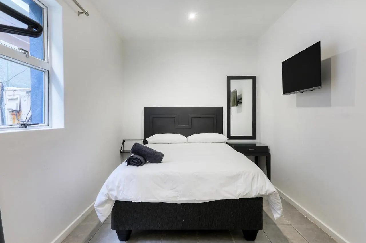 Hotel Inn & Out Express Sea Point Cape Town